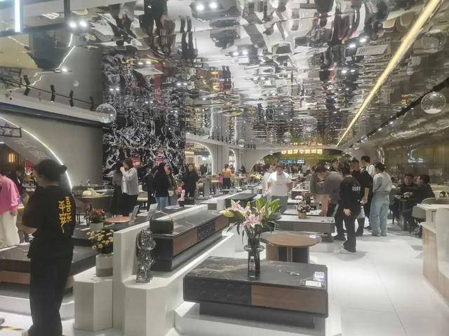 第31届中国·胜芳国际家具博览会在河北霸州开幕CQ9电子中国网站超10万名中外采购商参会(图2)