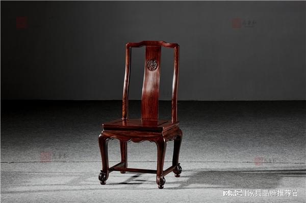 红红木餐桌方圆之选：适配生活场景是关键CQ9电子登录注册微凹黄檀工厂·万事(图3)