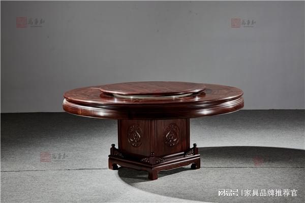 红红木餐桌方圆之选：适配生活场景是关键CQ9电子登录注册微凹黄檀工厂·万事(图2)