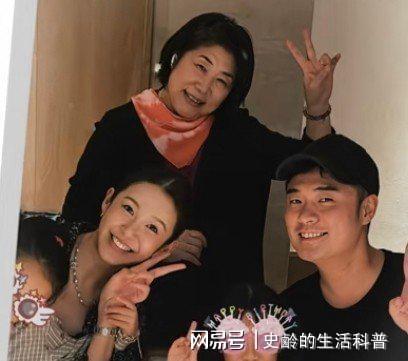出场撒糖婆婆一脸慈爱五口人超幸福CQ9电子陈赫女儿9岁生日张子萱(图15)
